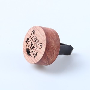 56H Desain Ukiran Modern untuk Rumah dan Mobil, Diffuser Minyak Esensial Kayu Walnut Hitam dengan Klip Ventilasi Penguapan Alami - Product Image 4