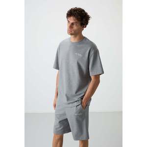 Conjunto de Pantalones Cortos Bordados de Corte Holgado en Mezcla de Algodón Gris Melange para Hombre Air Jones - Conjunto de Dos Piezas Cómodo e Informal - Product Image 4