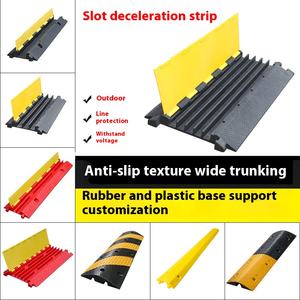 Hochwertige PVC-Drahts chutz abdeckung Protector 3-Kanal-Boden-Straßenkabelrampe mit Gummi basis - Product Image 6