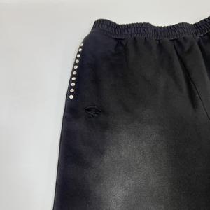 Pantalon de survêtement noir délavé à l'acide, avec logo imprimé DTG personnalisé, déchiré, en molleton français vintage, avec strass - Product Image 4