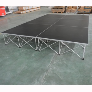 Escenario Portátil Ligero de Aleación de Aluminio con Plataforma de Madera Contrachapada, Fácil de Montar para Eventos y Fiestas - Product Image 1