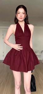 Vestido Mini con Cuello Halter y Corte Evase, Transpirable, Femenino, de Poliéster Tejido, Vestido de Fiesta, Fábrica de Ropa OEM Vietnam, Vestido Midi con Cuello Halter - Product Image 5