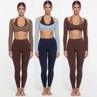 Ensemble de vêtements de sport contrastés pour femmes, haut court à bretelles longues et pantalon à taille haute à volants, tenue de yoga et de fitness