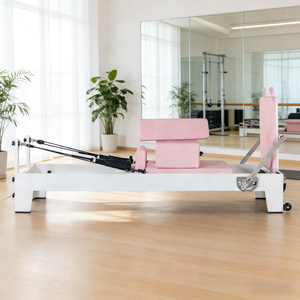 เครื่องรีฟอร์มเมอร์พิลาทิส ยี่ห้อ Core Bed ทำจากหนังสีชมพูและไม้โอ๊ค สำหรับใช้ในสตูดิโอออกกำลังกายและที่บ้าน กำลังลดราคา - Product Image 4