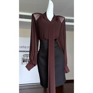 Conjunto de Dos Piezas: Camisa Borgoña con Lazo Delantero y Falda Negra, Manga Larga, Nailon/Algodón, Traje Casual Vintage de Gasa para Mujer, Cuatro Estaciones - Product Image 1