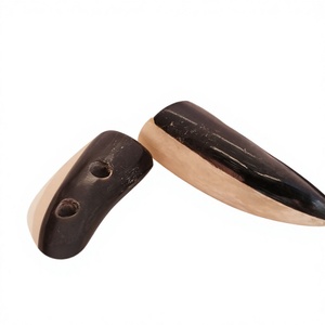 Bouton à boucle en corne naturelle polie, fait main, écologique et de qualité supérieure, avec fermeture en corne de buffle pour vêtements et articles en cuir - Product Image 2