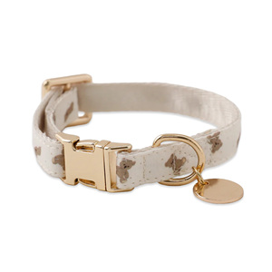 Collar para Perro Personalizado con Estampado de Oso, Grabado de Nombre en Beige, Hebilla Dorada Ajustable, Tela de Poliéster y Algodón, Suave, Antitirones - Product Image 1