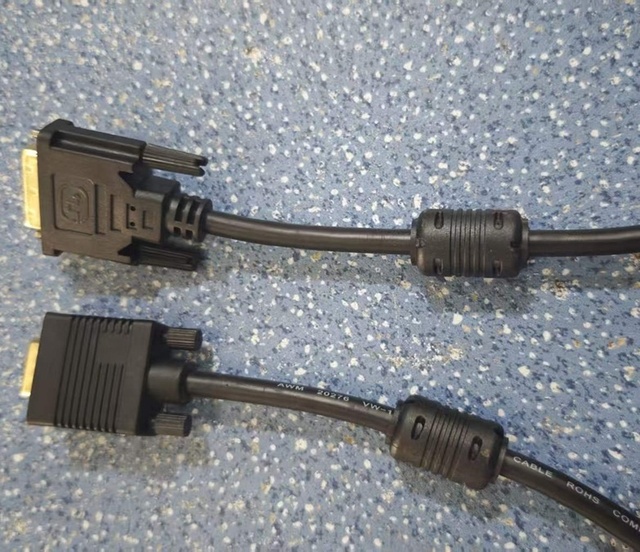 Factory High Quality Gold Plated Connectors 30AWG Copper Conductor OD7.3mm DVI 24+5 Male to VGA Male Cable 5m with 2 Ferrites