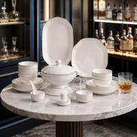 Service de table en porcelaine fine avec bordure dorée, faible MOQ, vaisselle en céramique personnalisée et durable pour mariages et événements