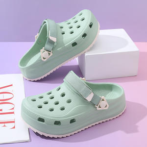 أحذية DERAN OEM ذات نعل سميك مضاد للانزلاق مع فتحات، أحذية كلوغ عصرية شائعة جداً، بيع مباشر من المصنع، أحذية EVA مع شعار مخصص - Product Image 4