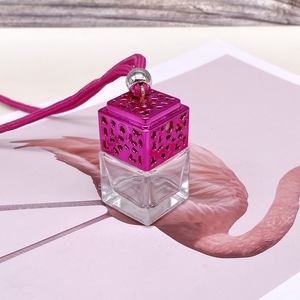 8ml avec <span class=keywords><strong>bouchon</strong></span> de bouteille <span class=keywords><strong>vide</strong></span> suspendu désodorisant de voiture emballage d'huile de parfum bouteille en verre transparent avec <span class=keywords><strong>bouchon</strong></span> pour parfum de voiture - Product Image 1