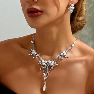 Conjunto de Perlas de Novia de Estilo Vintage Inspirado en la Europa, Collar y Pendientes de Flores Atemporales para Bodas y Ocasiones Especiales - Product Image 5