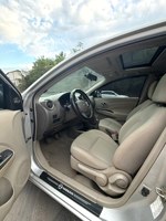 Nissan Sunny Berline d'occasion abordable 1.5L Essence Manuelle Conduite à Gauche Entrée sans Clé Toit Ouvrant Électrique Véhicule d'occasion fiable à vendre