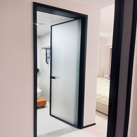Porte battante intérieure de luxe en aluminium avec verre cannelé pour salle de bain et buanderie, taille standard