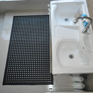 Alfombra de Goma con Orificios para Alivio de Presión, Interconectable, para Cama de Descanso en Cría de Animales y Uso en Granjas Ganaderas, Directo de Fabricante - Product Image 1