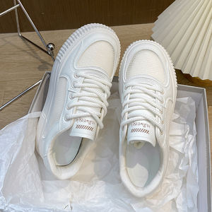 2024 été nouveau ins petites <span class=keywords><strong>chaussures</strong></span> blanches augmenter la hauteur <span class=keywords><strong>écolière</strong></span> conseil <span class=keywords><strong>chaussures</strong></span> respirant <span class=keywords><strong>chaussures</strong></span> décontractées - Product Image 3