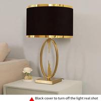 Lampe de table lumineuse de luxe en métal pour lit de chambre à coucher Lampes LED pour restaurant bar Atmosphère Lampe de table à LED de luxe