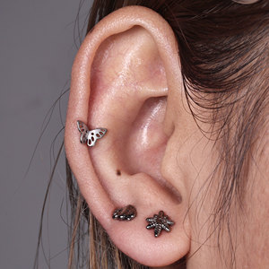 Clous d'oreilles labret en titane plaqué or ASTM-F136 avec zircon, bijoux de corps en forme de feuille pour mariage, fiançailles et piercing corporel - Product Image 5
