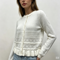 Clara – Haut tricoté plat pointelle blanc de haute qualité pour femme, personnalisable OEM, couleur unie, manches longues, boutons en corne