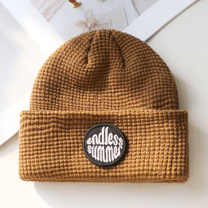 Qianzun Winter Thermal Skull Custom Patch logo Hombres Cuffed Beanie Hat Waffle Knit Beanie - Product Image 3