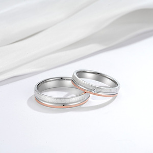 Anello di Coppia in Acciaio Inossidabile Bicolore con Diamante CZ Opaco, Fede Nuziale per Lui e Lei - Product Image 4