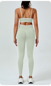 Set Yoga Fitness Senza Cuciture per Donne: Reggiseno Premaman Elasticizzato ad Asciugatura Rapida e Pantaloni Modellanti Coordinati - Product Image 2