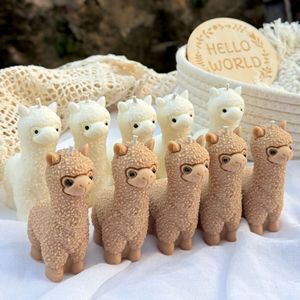 Vela de Alpaca Adorable y Divertida - Decoración Aromática para el Hogar, Estatua de Animal Realista para Fotos y Regalos - Vela Escultura de Alpaca - Product Image 3