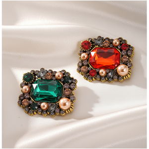Broche Unissex Requintado de Joias Vintage com Pedras Coloridas Artificiais e Strass Lapidação Esmeralda em Liga Metálica - Product Image 1