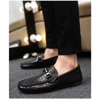 Mocassins pour hommes en cuir gaufré à carreaux avec boucle à barre métallique, à enfiler, semelle souple, pour la conduite et le style business décontracté