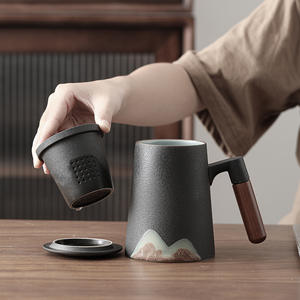 <span class=keywords><strong>Tasse</strong></span> à thé en céramique peinte à la main avec poignée en bois, couvercle et filtre – Ensemble trois pièces grand format pour bureau et maison - Product Image 4