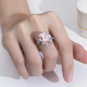 แหวนหมั้นเพชรชมพูทรงวินเทจลายดอกไม้ประดับเพชรรอบวง รุ่น MSR-2056 Messi Jewelry ทอง 18K - Product Image 3