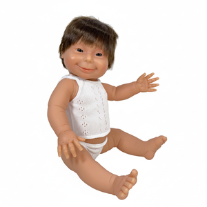 Jouet éducatif Babylin, garçon blanc aux cheveux bruns et à la couche, représentant une personne atteinte de la syndrome de Down - Product Image 2