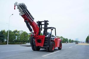 Chariot élévateur télescopique frontal Jiangwei 7 tonnes avec une hauteur de levage de 2000 mm et un moment de levage de 180 tonnes - Product Image 5