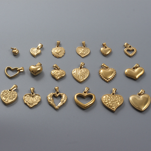 Pendentifs tendance personnalisés en acier inoxydable texture plaqué or breloques coeur pour la fabrication de bijoux - Product Image 2