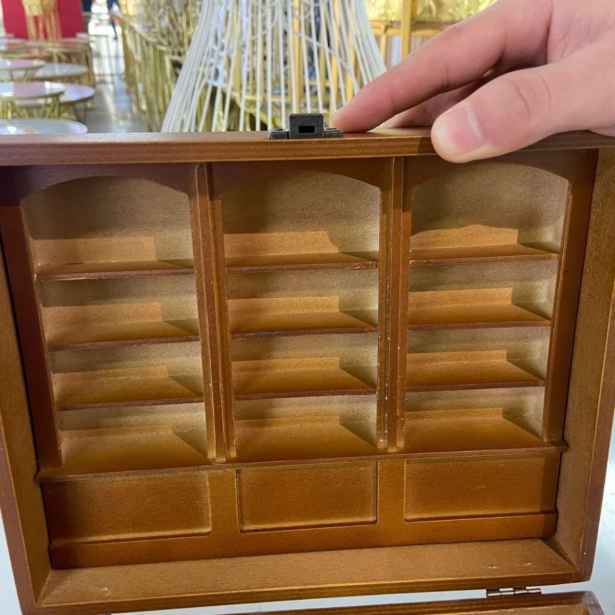 size L: 25.5*20.5*7.7 cm(without books)