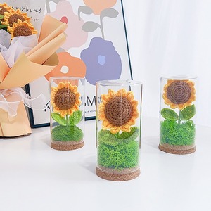 Lámpara de noche de girasol de ganchillo hecha a mano, adorno con pantalla de cristal, flor eterna, recuerdo, regalo para el Día del Maestro - Product Image 1