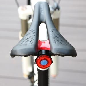GUB 062 Feu arrière de vélo à <span class=keywords><strong>induction</strong></span> intelligent pour selle extérieur vélo siège arrière COB 100 lumens lampe - Product Image 4