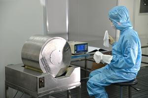 レーザーカット9X9 ''100% ポリエステルLCDクリーンルーム帯電防止LCDワイプクロス - Product Image 5