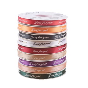 ริบบิ้นโพลีเอสเตอร์พิมพ์ลายตามสั่งสุดหรู พร้อมโลโก้แบรนด์ สำหรับห่อของขวัญและตกแต่งกล่องเสื้อผ้า - Product Image 1