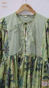 Robe en gaze de coton à imprimé bloc, imprimé animal, col profond, style bohème, robe d'été légère, vêtements de plage, fabrication artisanale indienne - Product Image 2