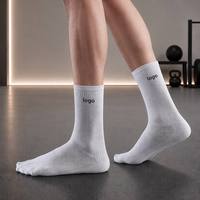 Chaussettes de sport blanches au design minimaliste, respirantes, en coton peigné de haute qualité, avec logo personnalisé, chaussettes de compression athlétiques pour la course à pied