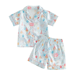<span class=keywords><strong>Pigiama</strong></span> Estivo 2026 per Bambini e Bambine, Set Camicia a Maniche Corte <span class=keywords><strong>con</strong></span> Colletto e <span class=keywords><strong>Bottoni</strong></span> e Pantaloncini, Completo per Compleanno a Tema Cupcake - Product Image 2