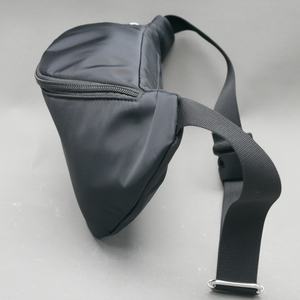 Sac banane/bandoulière en nylon noir premium pour usage quotidien, léger et durable, ODM/OEM, directement de l'usine de sacs à main professionnelle - Product Image 5