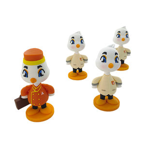 Figuras de Pato de Goma Suave de PVC Personalizadas, Muñecos con Estilo de Uniforme de Hotel, Base 3D Personalizable, Mascota Promocional Ecológica - Product Image 1