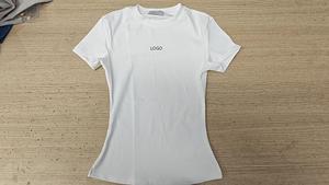 Abbigliamento Donna: T-shirt Corta Attillata a Maniche Corte per Pilates e Fitness, con Stampa Tinta Unita, e Pantaloni da Corsa ad Asciugatura Rapida - Product Image 2