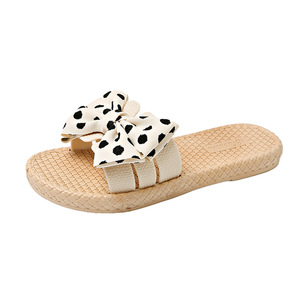 เทรนด์แฟชั่นฤดูร้อน รองเท้าแตะผู้หญิงแบบสวม ระบายอากาศได้ดี เหมาะสำหรับกิจกรรมกลางแจ้ง กันลื่น ทนทานต่อการสึกหรอ พื้นรองเท้าทำจากยางนุ่ม EVERGREEN - Product Image 1