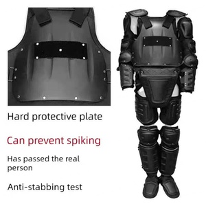 Traje táctico de protección corporal completo personalizado con casco y placas de armadura, equipo de seguridad negro para entrenamiento. - Product Image 5