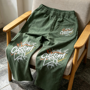 Pantalon de jogging décontracté pour homme personnalisé, vert, taille élastique, imprimé lettres dessinées à la main, style toile respirante - Product Image 1
