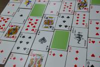 Cartes à jouer Baccarat en papier de qualité supérieure avec design anti-contrefaçon spécial pour les professionnels du divertissement en casino