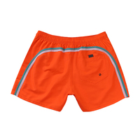 Shark One Plus High End Getailleerde 100% Polyester Peach Skin Zomer Heren Zwembroek Gestreept Patroon Waterdicht Rood Strandkleding
